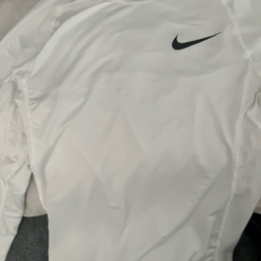 Nike Performance Shirt - Picture 3 of 3